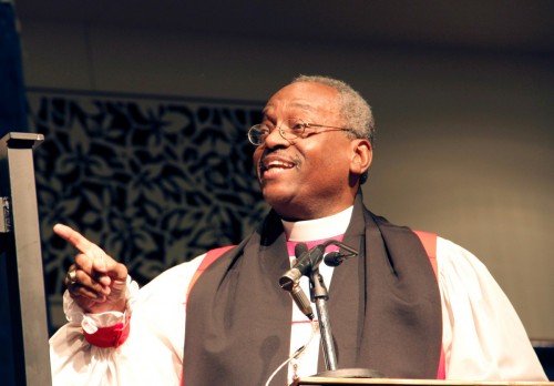 Foto (Lynette Wilson/ENS): Ilmo. Michael Curry, Obispo Presidente Electo, predicando durante la Eucaristía de la Convención General en 2012.