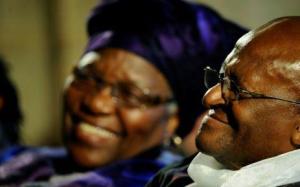 Foto: Desmond Tutu y Leah su esposa en 2011 en la Catedral de San Jorge, en el lanzamiento la biografía autorizada del Arzobispo Anglicano, Emérito de Ciudad del Cabo, Premio Nobel de la Paz.
